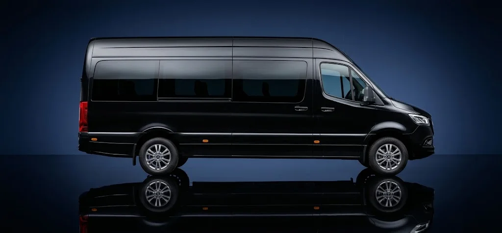 Mercedes Sprinter noir – minibus 12 places avec chauffeur à Nice